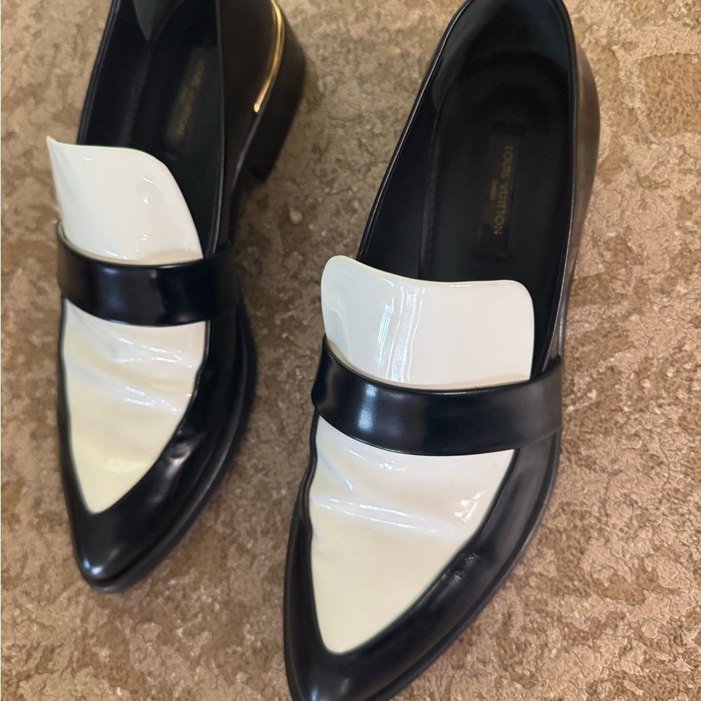 Louis Vuitton 2015 Women’s Loafers Black White Gold Heel Detail Size 7.5 Luxury - Picture 4 of 15
